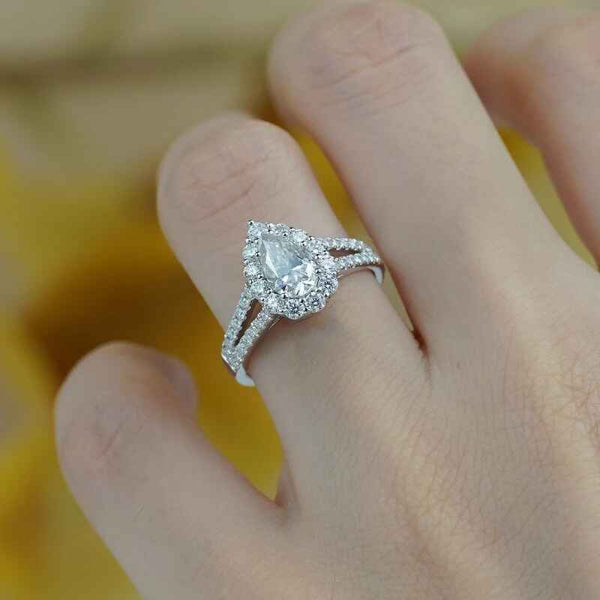 Solene Grace Moissanite Ring